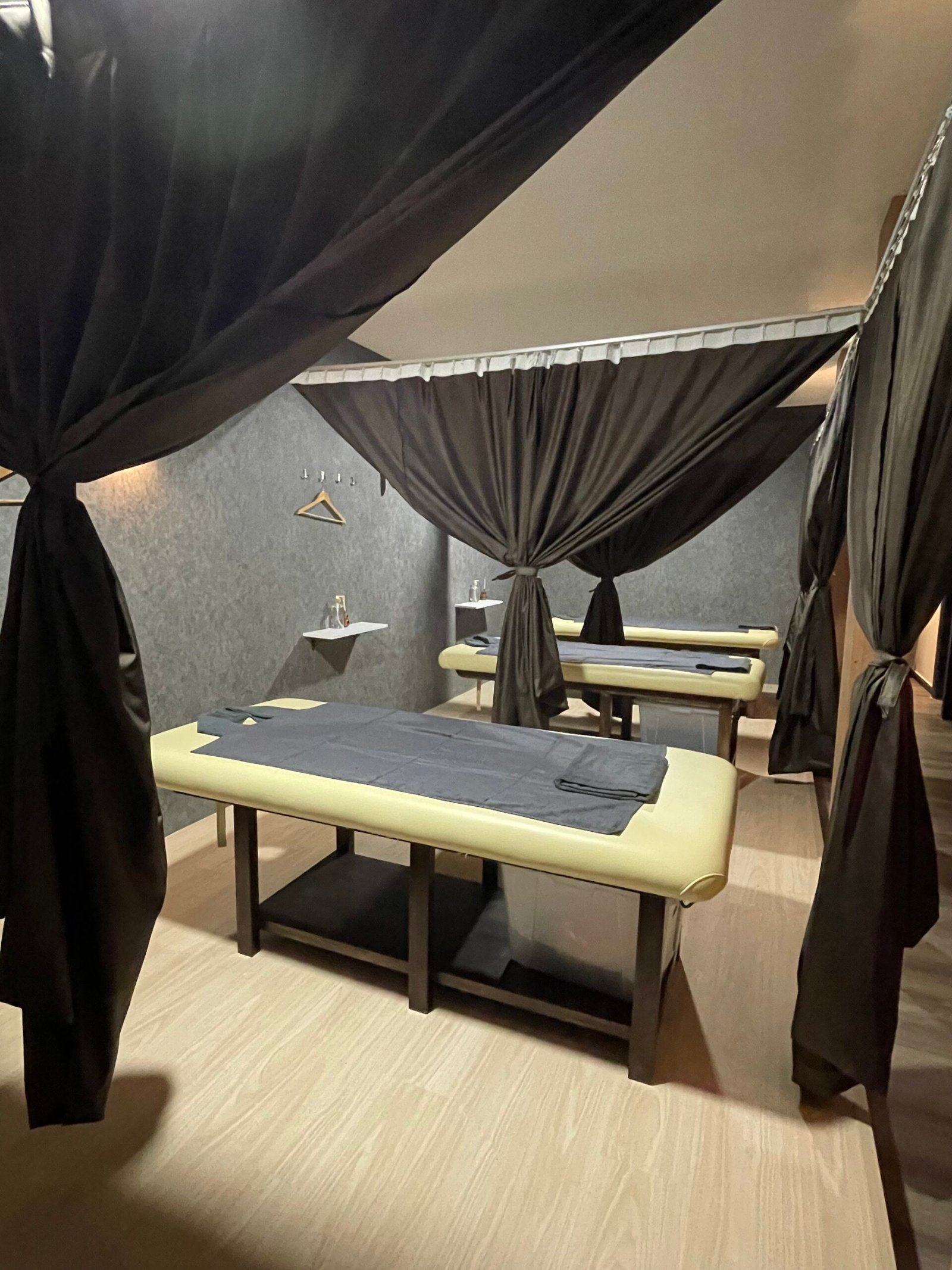 Massage bed area